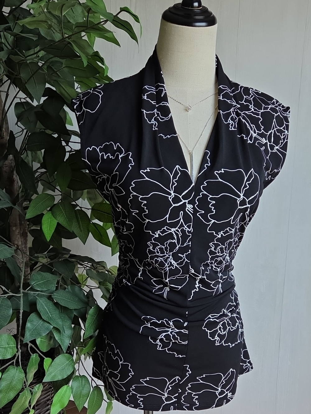 Vince Camuto Sleeveless V-Neck Top - Size M